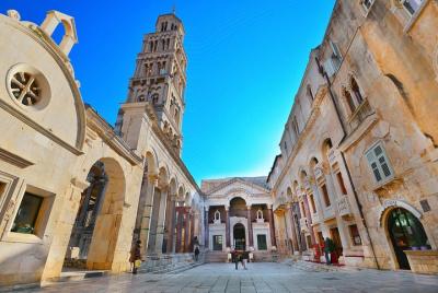 Private 2-hour morning walking tour of UNESCO town Split