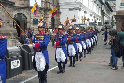 Private Tour: Changing of the Guard Ceremony & Government Palace 