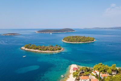Speedboat Blue Lagoon & 3 Islands tour from Trogir Speedboat Blue Lagoon & 3 Islands tour from Trogir