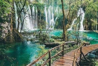 Private transfer from Zagreb to Split with Plitvice Lakes