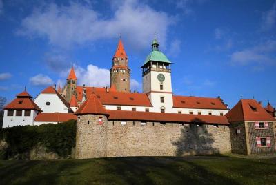 Bouzov Castle and Javoricko Caves Hiking tour from Olomouc