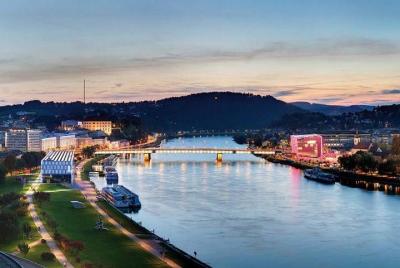 Daily Door to door Shared Shuttle bus from Cesky Krumlov to Linz Daily Door to door Shared Shuttle bus from Cesky Krumlov to Linz