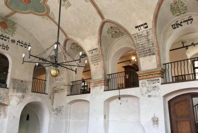 Private scenic transfer Cesky Krumlov to Vienna via Telc - Trebic UNESCO sights