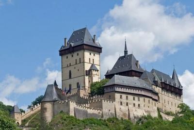 Small-Group Karlštejn Castle and Koneprusy Caves Tour