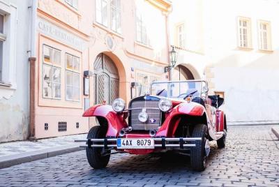Vintage Cars Prague - Sightseeing Tour 60min / 2-9 pers. Vintage Cars Prague - Sightseeing Tour 60min / 2-9 pers.