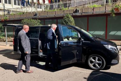 Private Arrival Transfer from Prague Airport to Prague by Luxury Van 