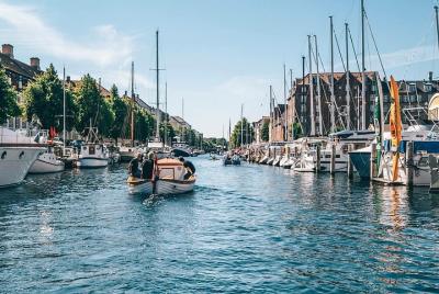 4-Hour Private City Walking Tour including a Canal Tour 