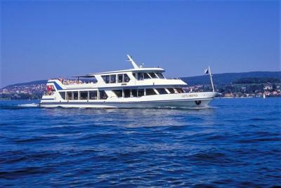 Zurich Tour: 6 hours on shore, on water, in the air!