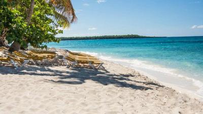 Full-Day Catalina Island Snorkeling Tour from Bavaro Full-Day Catalina Island Snorkeling Tour from Bavaro