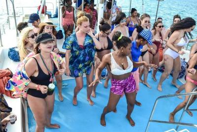 Party boat or catamaran (Half Day) + Snorkeling 