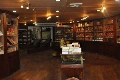 Shopping Tour (Cigars and chocolate factory, souvenirs, rum, coffee)