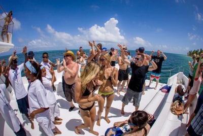 Full Day to Catalina Island in Catamaran with Snorkeling Full Day to Catalina Island in Catamaran with Snorkeling