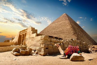 Private Day Tour To Giza Pyramids and Sphinx including Lunch from