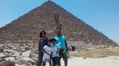 Cairo Layover Tour to Giza Pyramids Egyptian Museum, Bazaar Sound