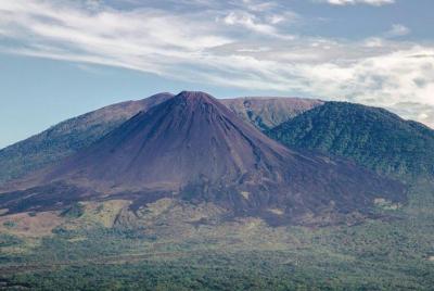 Volcanoes and Lake Tour Volcanoes and Lake Tour