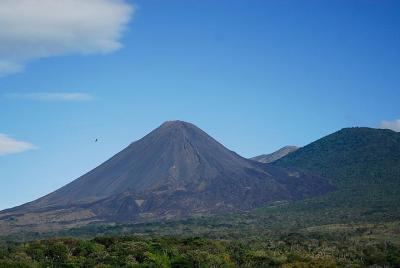 Private hike to active Izalco and Cerro Verde volcanoes. 2 volcan Private hike to active Izalco and Cerro Verde volcanoes. 2 volcan