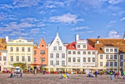 Photogenic Tallinn with a Local Photogenic Tallinn with a Local