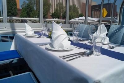 Capital Dinner Cruise at Sunset with Sightseeing of Berlin Capital Dinner Cruise at Sunset with Sightseeing of Berlin