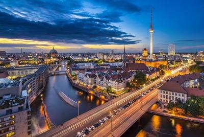 Berlin History Tour with a Local Expert: 100% Personalized & Private Berlin History Tour with a Local Expert: 100% Personalized & Private