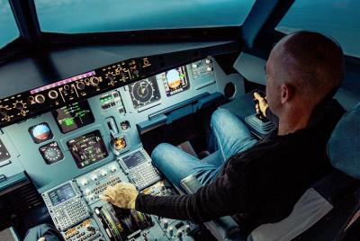 Trial course (30 minutes in flight simulator) Trial course (30 minutes in flight simulator)