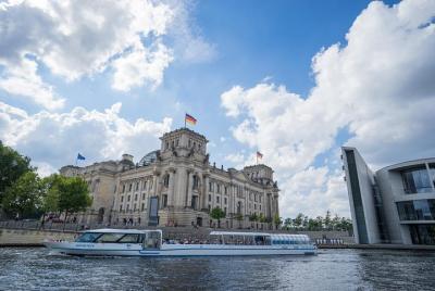 2.5-Hour Berlin Center Boat Cruise on the River Spree 2.5-Hour Berlin Center Boat Cruise on the River Spree