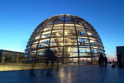 Berlin by Night Tour with Spanish Speaking Guide (1 drink included) Berlin by Night Tour with Spanish Speaking Guide (1 drink included)