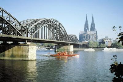 Private Arrival Transfer: Cologne Train Station to Hotel Private Arrival Transfer: Cologne Train Station to Hotel