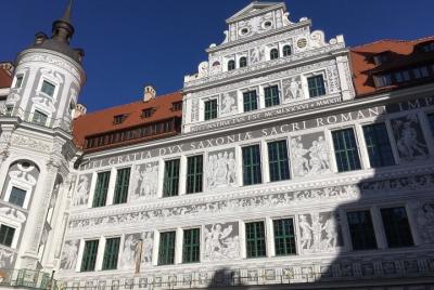 Guided tour of the castle with an introduction to architecture an Guided tour of the castle with an introduction to architecture an