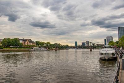 Photogenic Frankfurt with a Local Photogenic Frankfurt with a Local