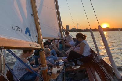 Hamburg Small-Group Sunset Sailing Cruise on Lake Alster Hamburg Small-Group Sunset Sailing Cruise on Lake Alster
