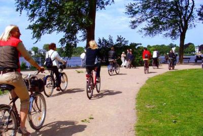ENGLISH GUIDED BIKE TOUR HAMBURG - Alsterlake District ENGLISH GUIDED BIKE TOUR HAMBURG - Alsterlake District