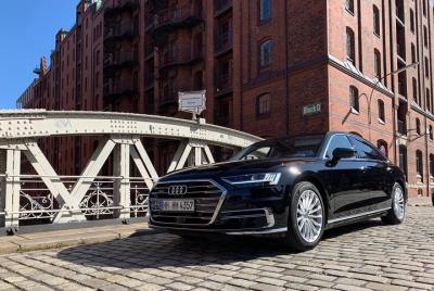 Private sightseeing tour in Hamburg with premium limousines Private sightseeing tour in Hamburg with premium limousines