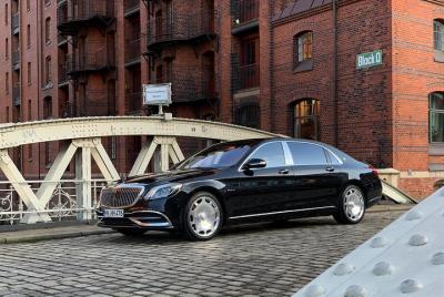 Private sightseeing tour with a luxury sedan - Mercedes-Maybach Private sightseeing tour with a luxury sedan - Mercedes-Maybach