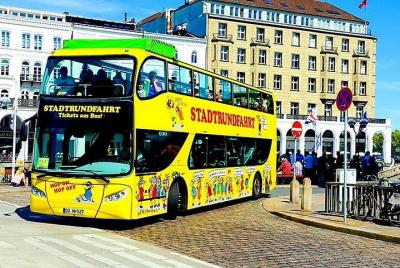 Hamburg: Hop-On Hop-Off Tour - Yellow Double Decker Hamburg: Hop-On Hop-Off Tour - Yellow Double Decker