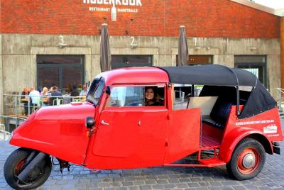 Exclusive classic car tour through the posh districts on the Alster Exclusive classic car tour through the posh districts on the Alster