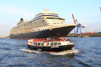 Hamburg harbor tour with a barge Hamburg harbor tour with a barge