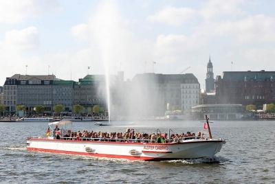 Alster tour - the city tour on the water! Alster tour - the city tour on the water!