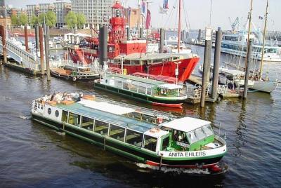 Hamburg: "Around the Elbphilharmonie" - city tour with a large harbor tour Hamburg: