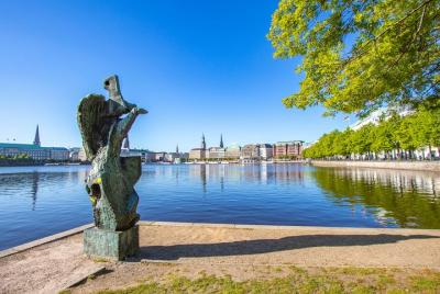 Photogenic Hamburg with a Local Photogenic Hamburg with a Local