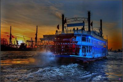 Light ride through the port of Hamburg and the historic Speicherstadt Light ride through the port of Hamburg and the historic Speicherstadt
