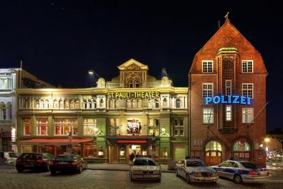 Hamburg Reeperbahn Tour with German-Speaking Guide Hamburg Reeperbahn Tour with German-Speaking Guide