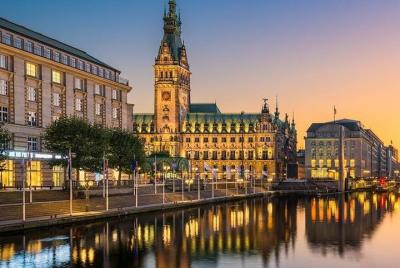 Hamburg Airport Transfers : Hamburg Airport XFW to Hamburg in Business Car Hamburg Airport Transfers : Hamburg Airport XFW to Hamburg in Business Car