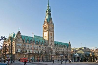Hamburg Airport Transfers : Hamburg Airport HAM to Hamburg in Business Car Hamburg Airport Transfers : Hamburg Airport HAM to Hamburg in Business Car