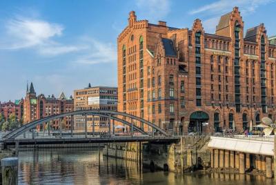 Hamburg Airport Transfers : Hamburg to Hamburg Airport HAM in Luxury Van Hamburg Airport Transfers : Hamburg to Hamburg Airport HAM in Luxury Van
