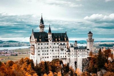 Neuschwanstein Castle Tour with Horse Carriage Ride from Hohenschwangau Neuschwanstein Castle Tour with Horse Carriage Ride from Hohenschwangau