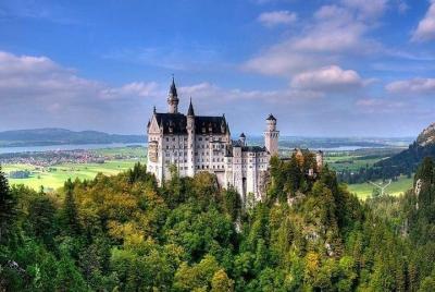 Skip-the-Line: Neuschwanstein Castle Tour Including Horse-Drawn Carriage Ride Skip-the-Line: Neuschwanstein Castle Tour Including Horse-Drawn Carriage Ride