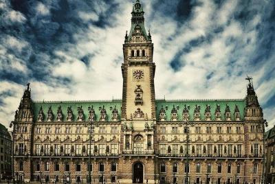 Private Round Trip Transfer: Hamburg Airport HAM to Hamburg City by Business Car Private Round Trip Transfer: Hamburg Airport HAM to Hamburg City by Business Car