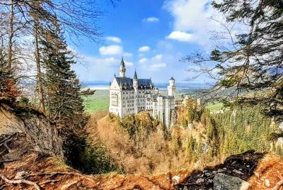 INCLUDING TICKETS: NEUSCHWANSTEIN & LiNDERHOF castles. Private tour from Munich
