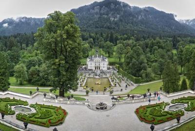 Day tour from Munich to Neuschwantein-Linderhof-oberammergau-Austria Alps