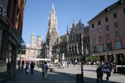 Munich Walking Tour: English Garden and Colorful History and Culture in the City Center